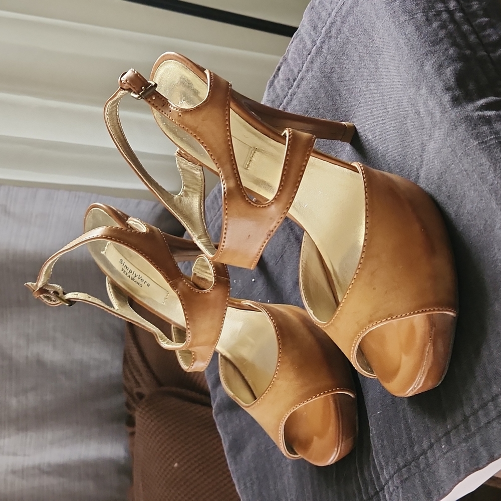 Womens simply vera tan heels size 6.5